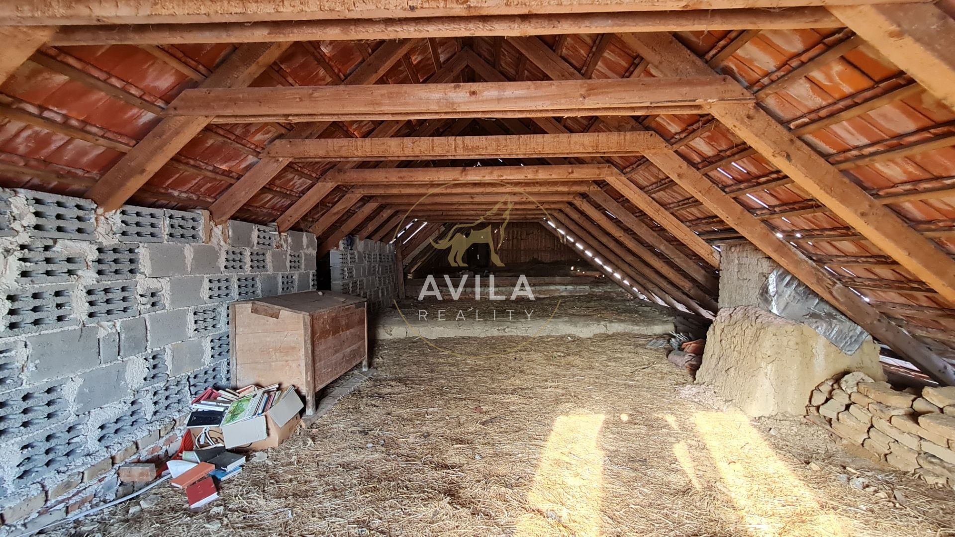 REZERVOVANÉ: stará chalupa so stodolou na rekonštrukciu Melčice Lieskové okr. TRENĆÍN 73784 | * * * A V I L A * * *