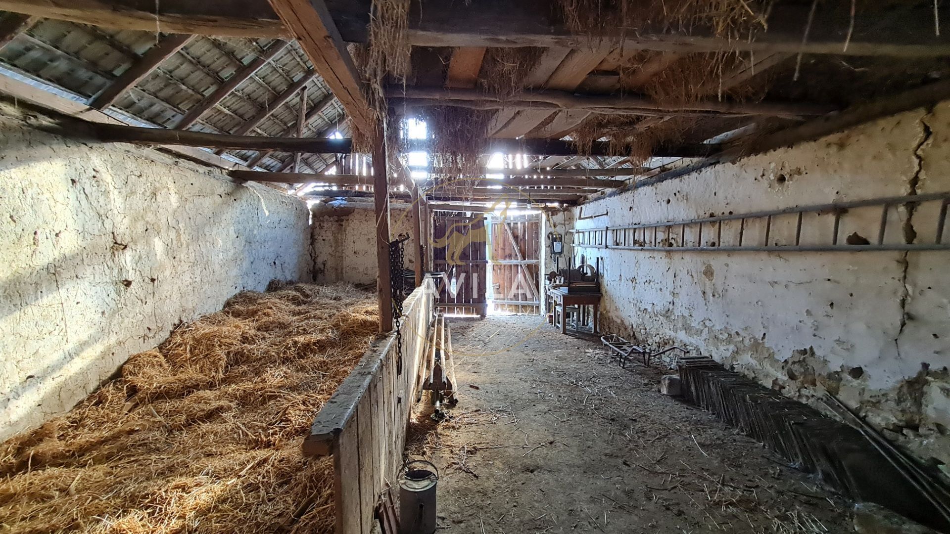REZERVOVANÉ: stará chalupa so stodolou na rekonštrukciu Melčice Lieskové okr. TRENĆÍN 73793 | * * * A V I L A * * *