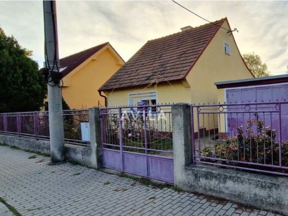 REZERVOVANÉ: 2 izbový RD s pozemkom 710m2 – Trnava 80201 | * * * A V I L A * * *